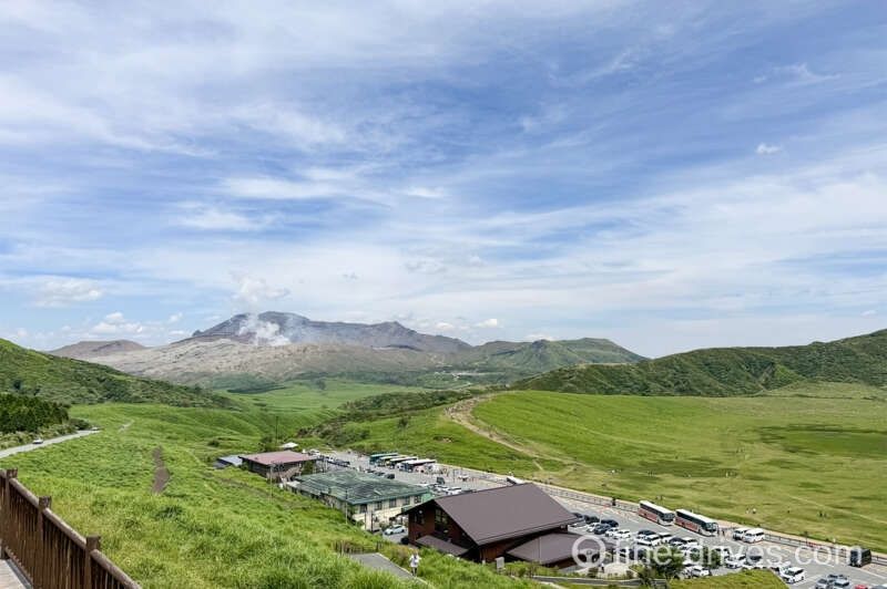 草千里展望所から火口方面の様子