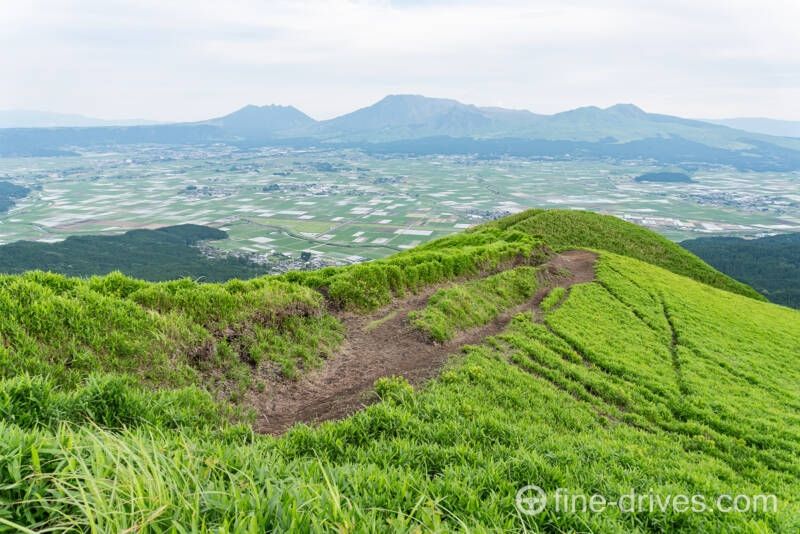 阿蘇五岳とカルデラを一望