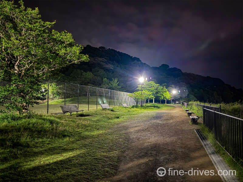生松台中央公園の夜の様子