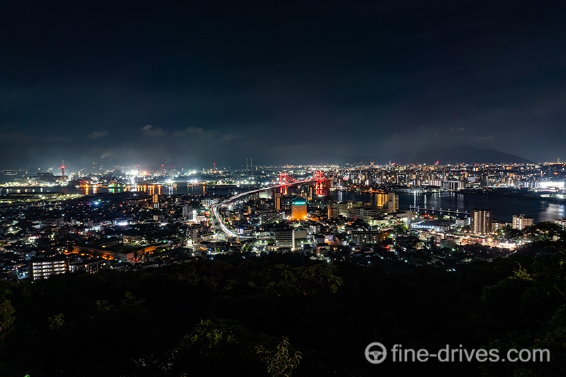 高塔山展望台から見る若戸大橋