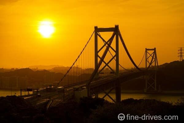 関門橋と夕日
