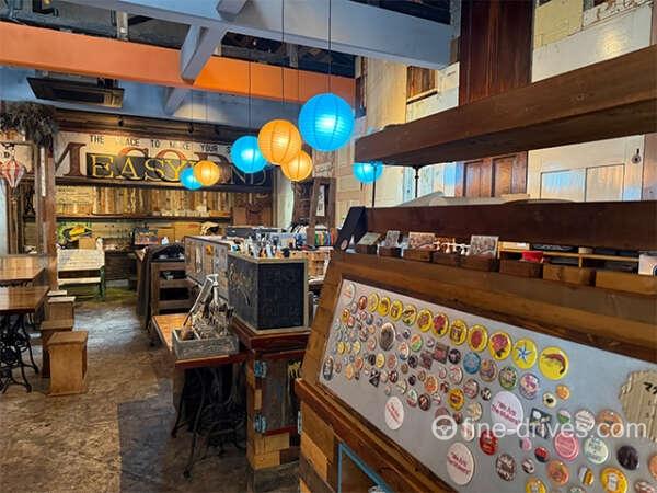 注文カウンターからの店内