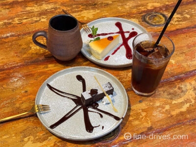 注文したコーヒーとスイーツ