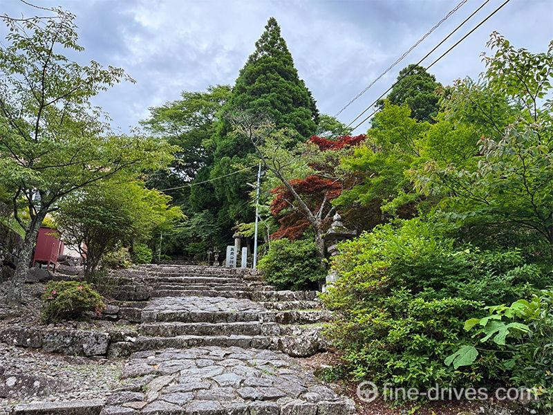 英彦山奉幣殿 への参道の様子