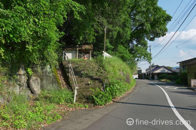 東林寺崖面の階段