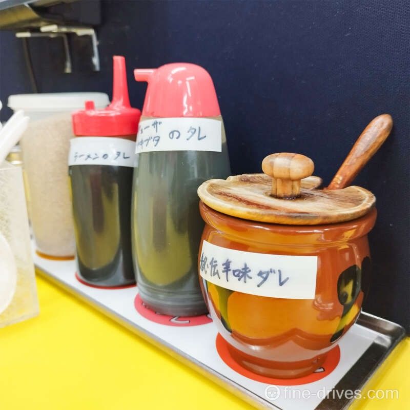 味心 テーブルの調味料