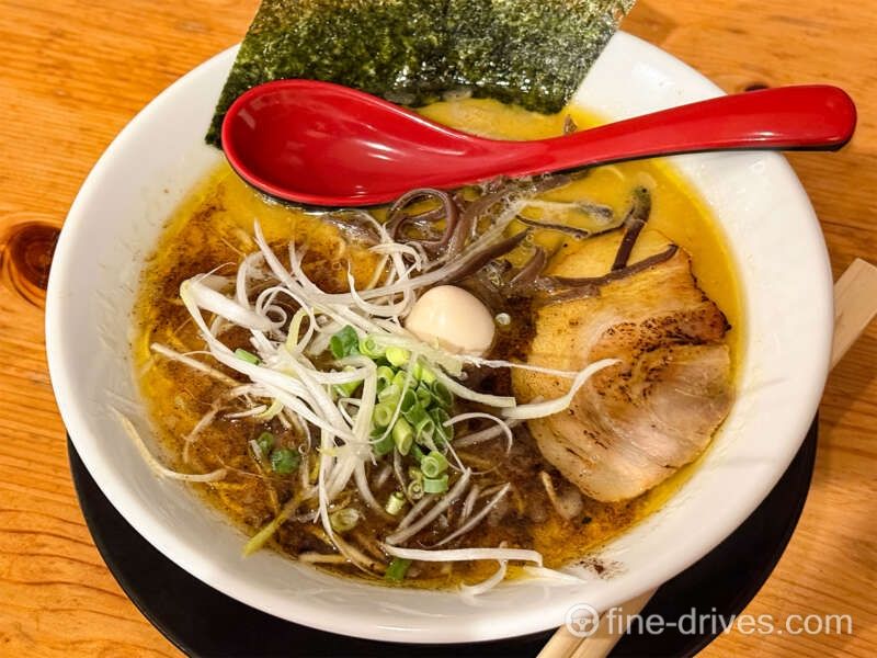 中洲ラーメン恭や 黒ラーメン